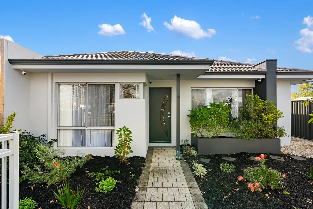 Harrisdale 3غرفة نوم Walk to Harrisdale Schools | 3 Bed + Study/4th Bedroom | Immaculate Family Home