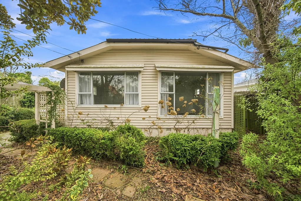 Saint Albans 3ਬੈੱਡਰੂਮ 855m² of Opportunity in the Heart of St Albans