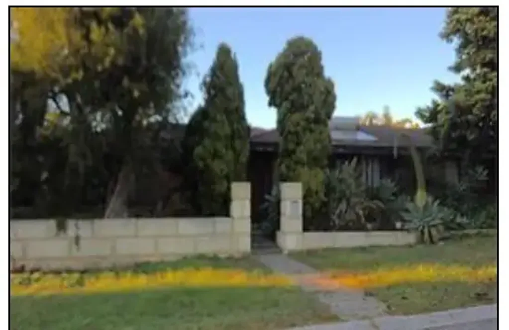Yangebup 3Phòng ngủ Bailiff Sale - Full Share of 1 Banksia Place, YANGEBUP, WA 6164 on Friday 14th August at 11:30 am by Public Auction - Bailiff reference: 335228