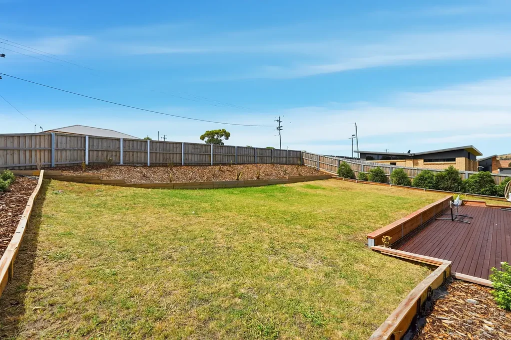 Brighton 3침실 Spacious Family Home with Development Potential (STCA) in Prime Brighton Location