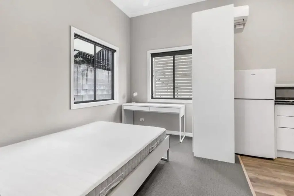 FURNISHED DUTTON PARK STUDIO