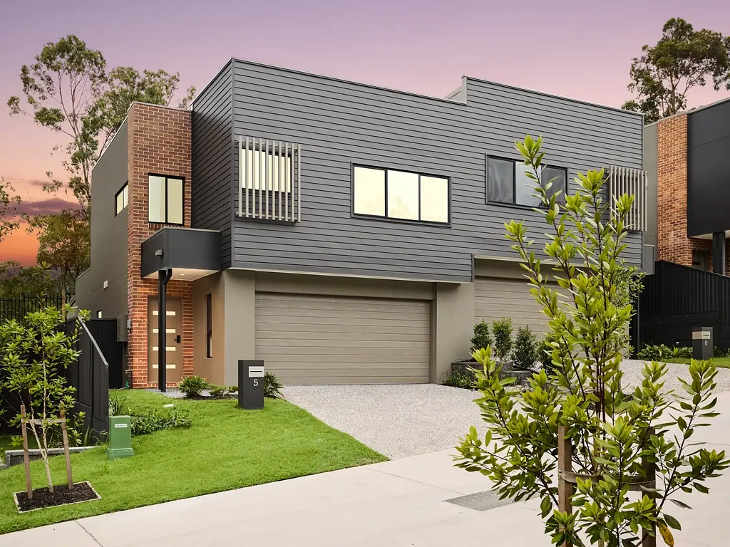 Upper Coomera 4 Bedroom Near-New, Smartly Designed Townhouse with Dual Masters