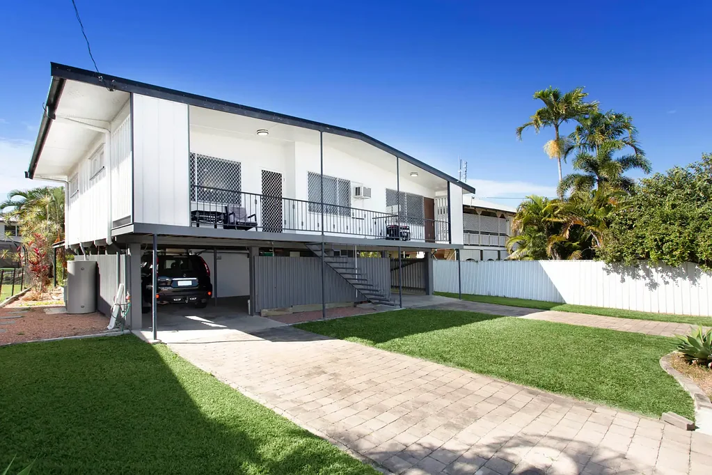 8 Sturges Street, Hermit Park, QLD 4812