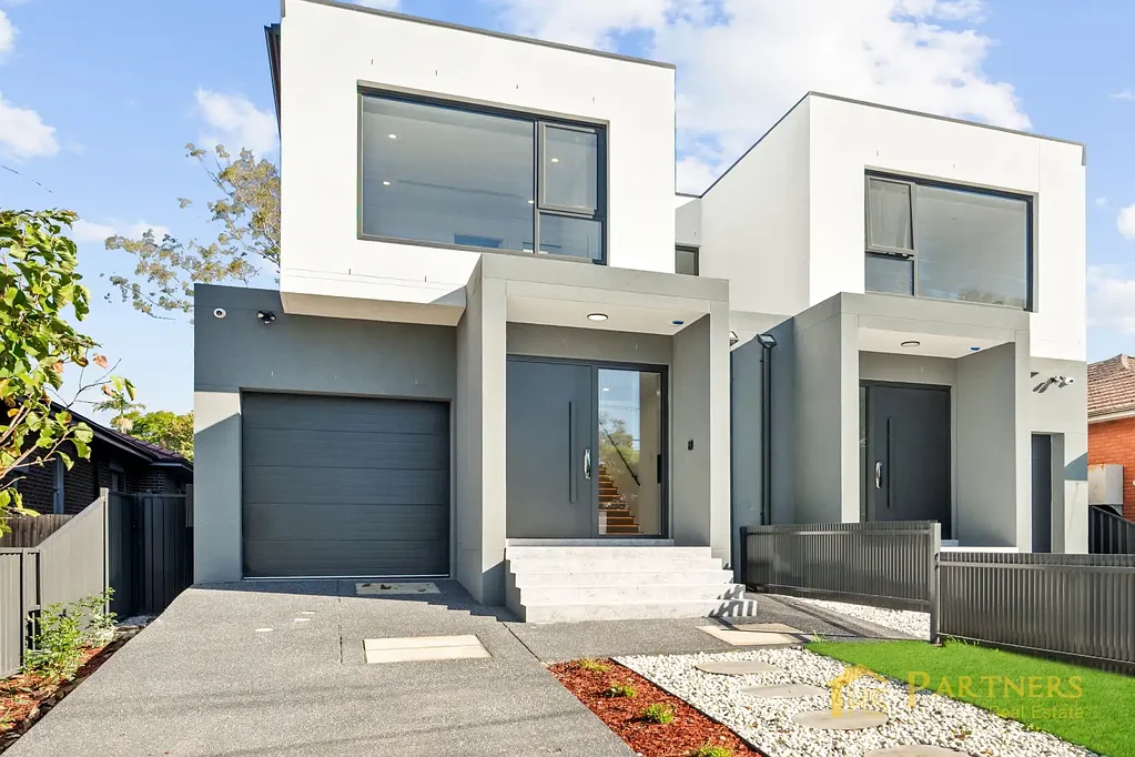 Epping 5Moenga Rare Double-Brick Strength Meets Skylight-Lit Architectural Living