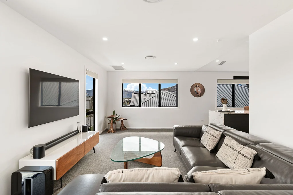 Jacks Point 5房 一价坐拥双宅｜主屋自住＋独立两房收租，超值之选！ It could all be yours