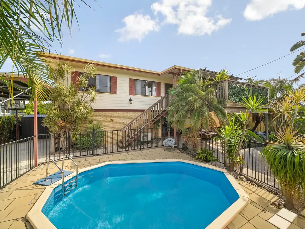 1 Hinton Street, Redcliffe, QLD 4020