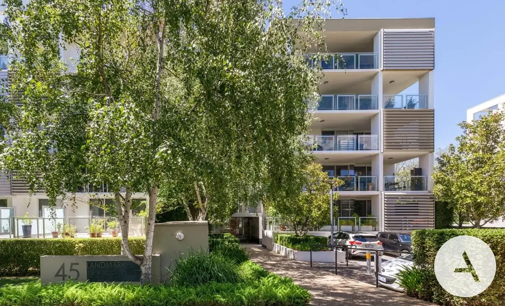 Fully furnished, executive apartment set in verdant gardens in the highly sought after "Landmark Complex"