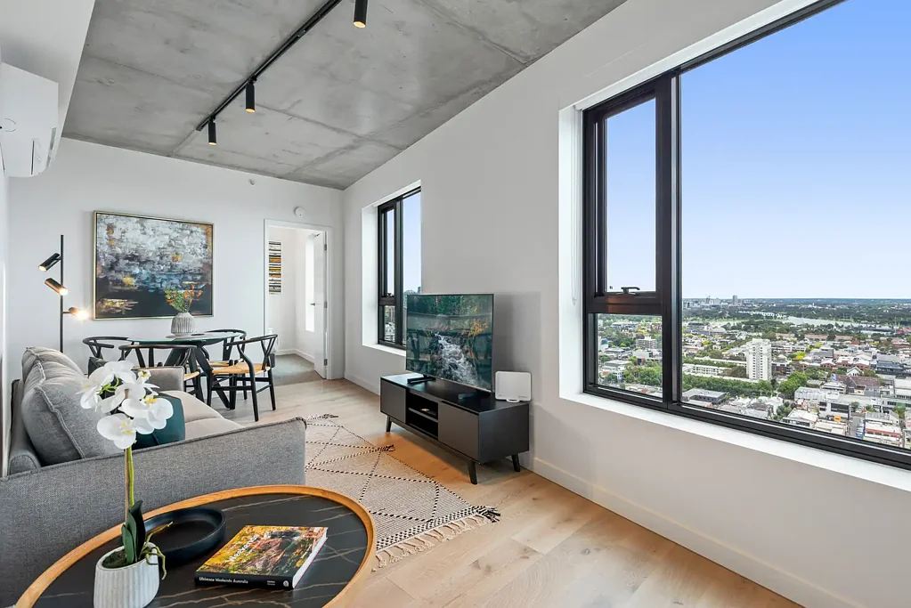 Sophisticated Southbank Living on Level 32 - Fully Furnished, Move in Ready