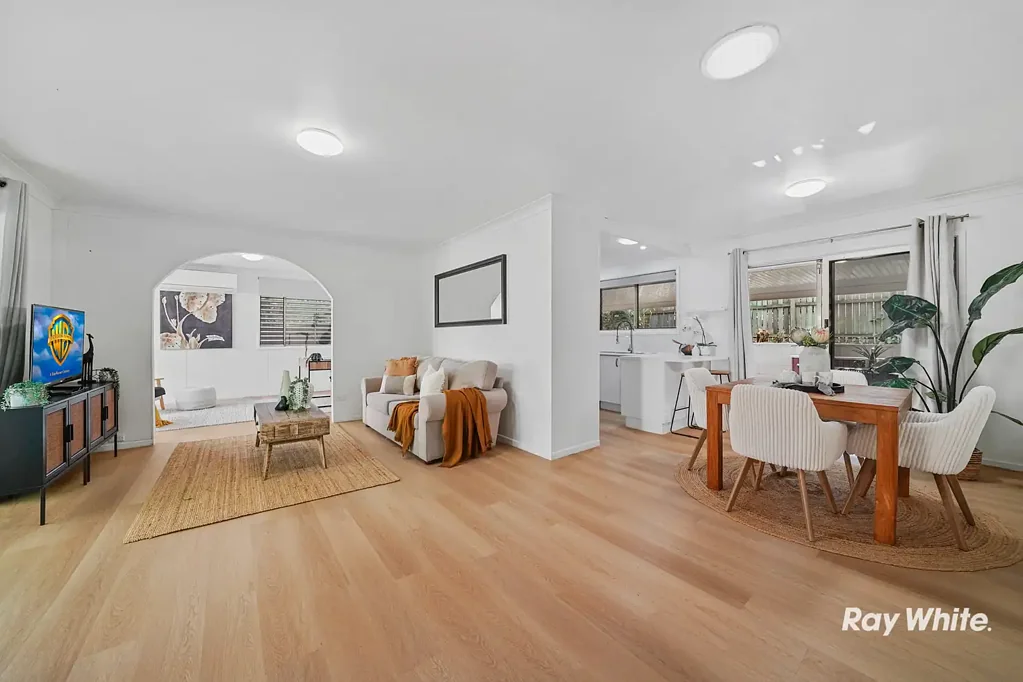 Daisy Hill 3غرفة نوم Modern Home With Refreshed Interiors, Great Location, Alfresco Area, 2 Living Zones with Value-Add Potential