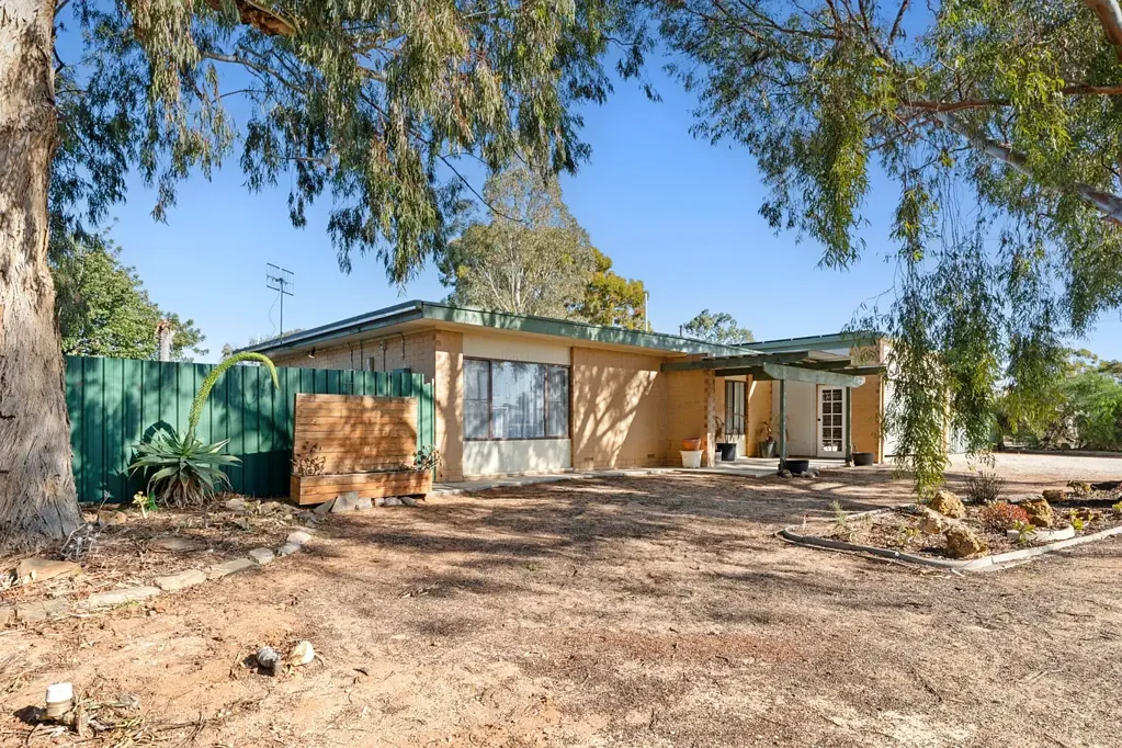 Spacious family living located in a quiet cul-de-sac