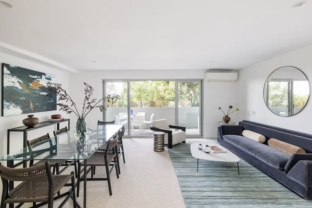 Dulwich Hill 2Zimmer Sought-after NE aspect / oversized 2-bed + study layout