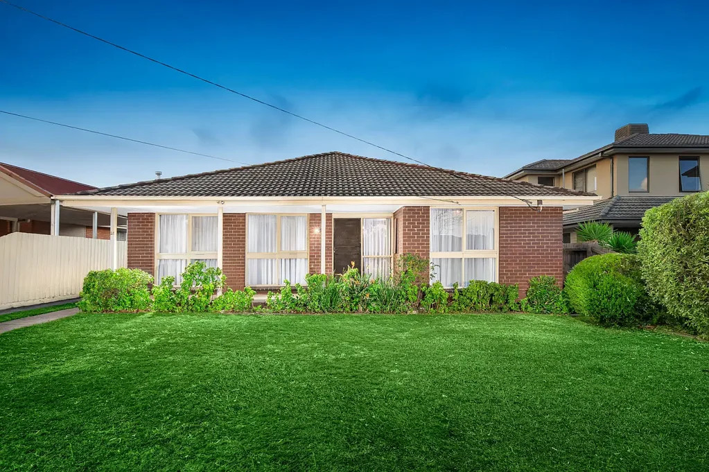 Oakleigh South 4Phòng ngủ Live, Renovate or Reimagine in a Prime Golf Course Locale