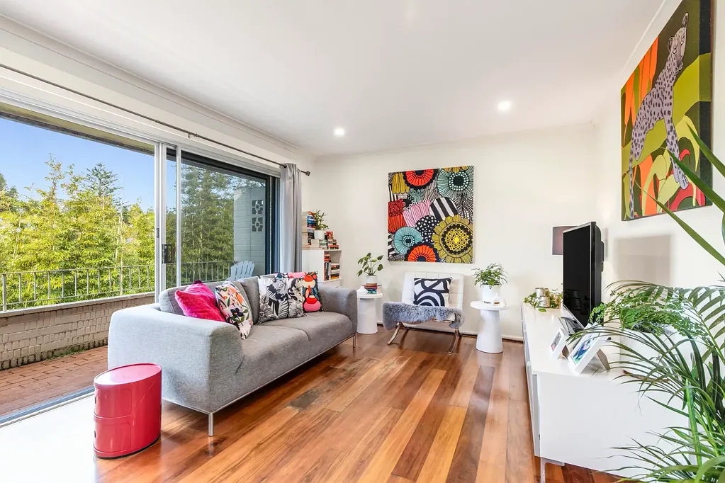 Mona Vale 2 Bedroom Coastal Convenience In Lifestyle Location