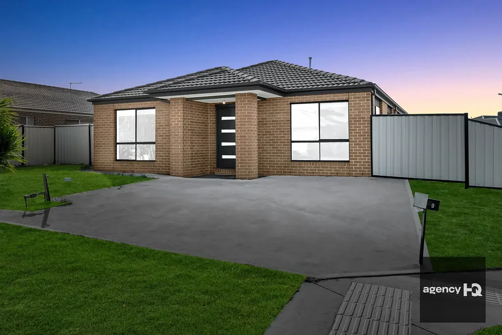 Tarneit 4 Bedroom Sprawling Land & Family Home in Most Desired Parkview Estate!