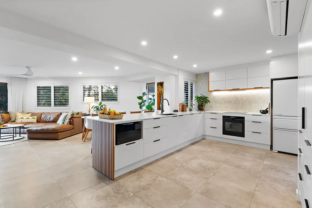 Noosa Heads 2房  Sunset Views, Fresh Renovation & Walk to Noosa Village