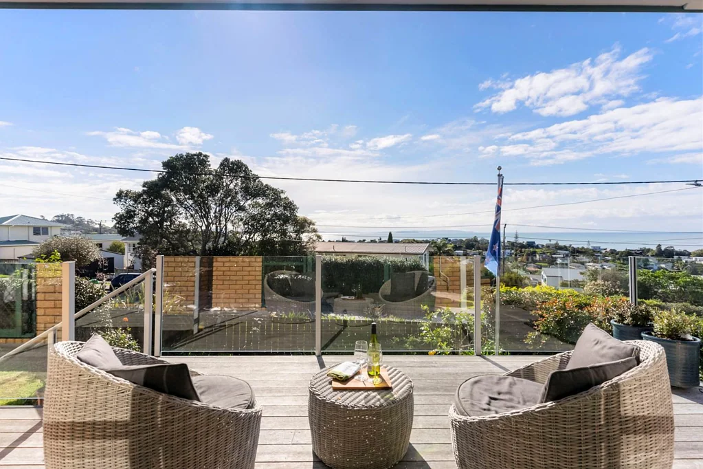 Stanmore Bay 3房  Sea Views, Solid Build, Stellar Location