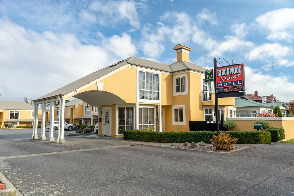 Invercargill 26房  Land, Building and Business Opportunity!