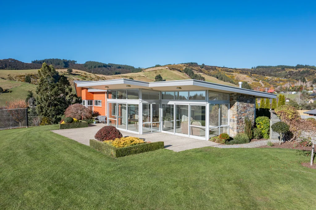 Waihola 4 Bedroom One of a Kind!