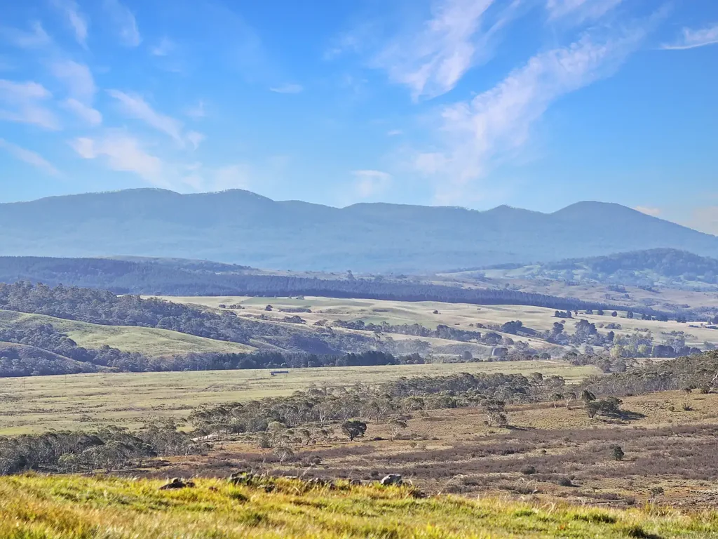 Braidwood  Private Weekend Escape with Scale, Water & Views