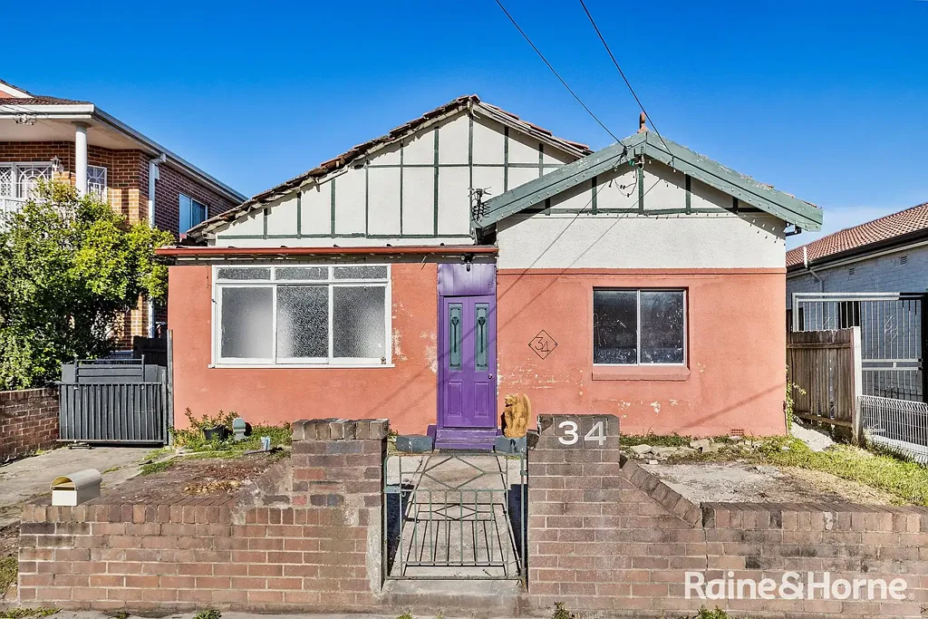 Campsie 3房 全砖结构，潜力无限 Full Brick with Potential