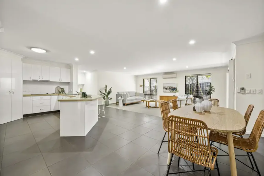 Reedy Creek 4ห้องนอน 🏡 Move-in July  during School HOLIDAYS . Prime school catchments. Genuine motivation to sell.
