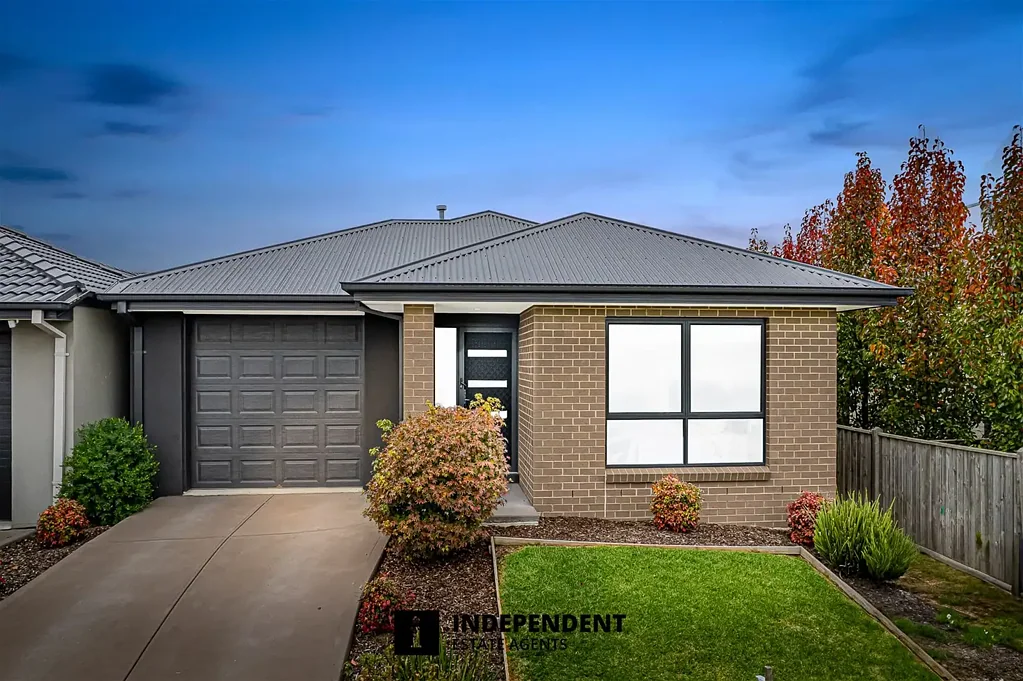 10 Merlot Way, Clyde North, VIC 3978