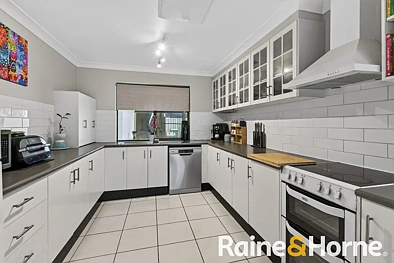 3 Buckingham Drive, Dubbo, NSW 2830, 4房, 2浴, House