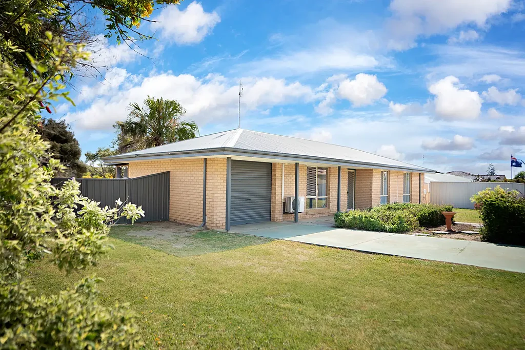3 Oceanside Drive, Wandina, WA 6530