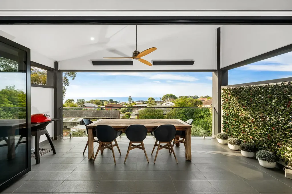 Portarlington 3房  Architectural Excellence with Bay Views & Walk-to-Town Convenience