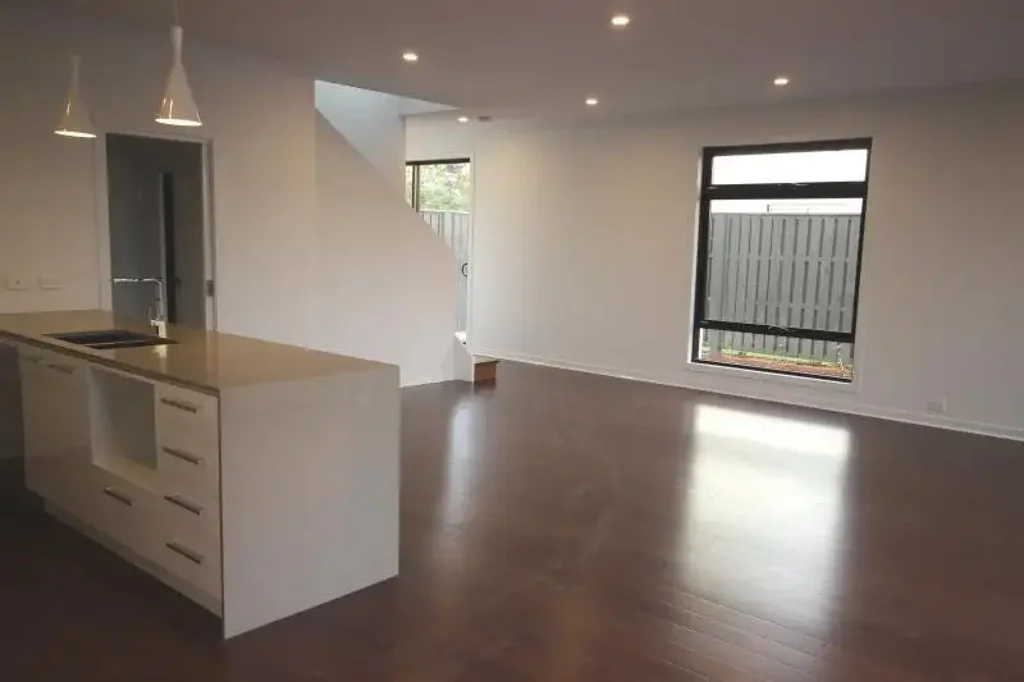 Spacious & Stylish Four Bedroom Townhouse