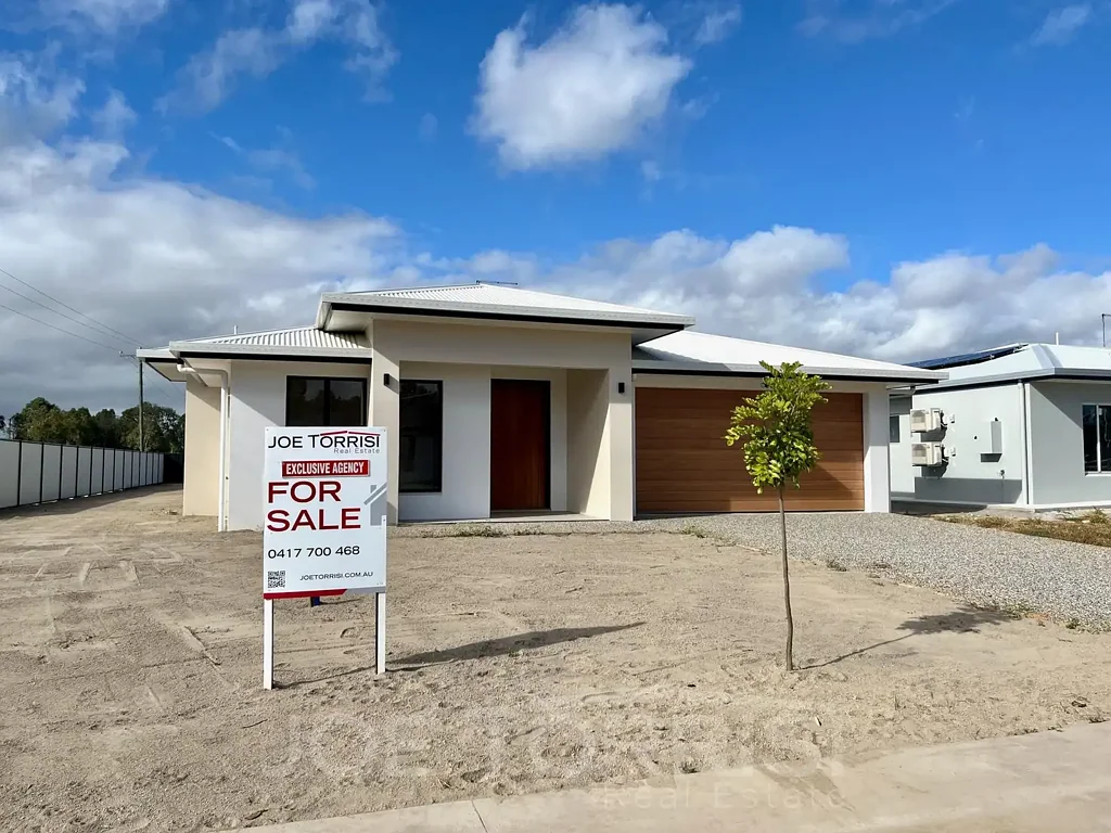 Mareeba 4ห้องนอน STATEMENT LIVING…COME SEE FOR YOURSELF!