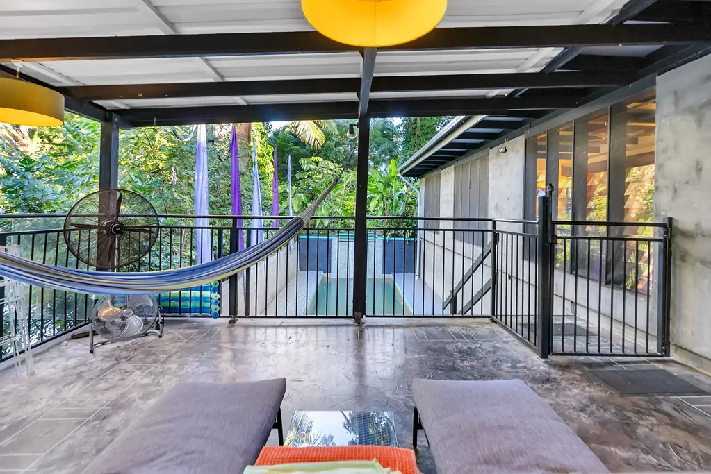 Palm Cove 3chambre Zoned Commercial & Residential!!