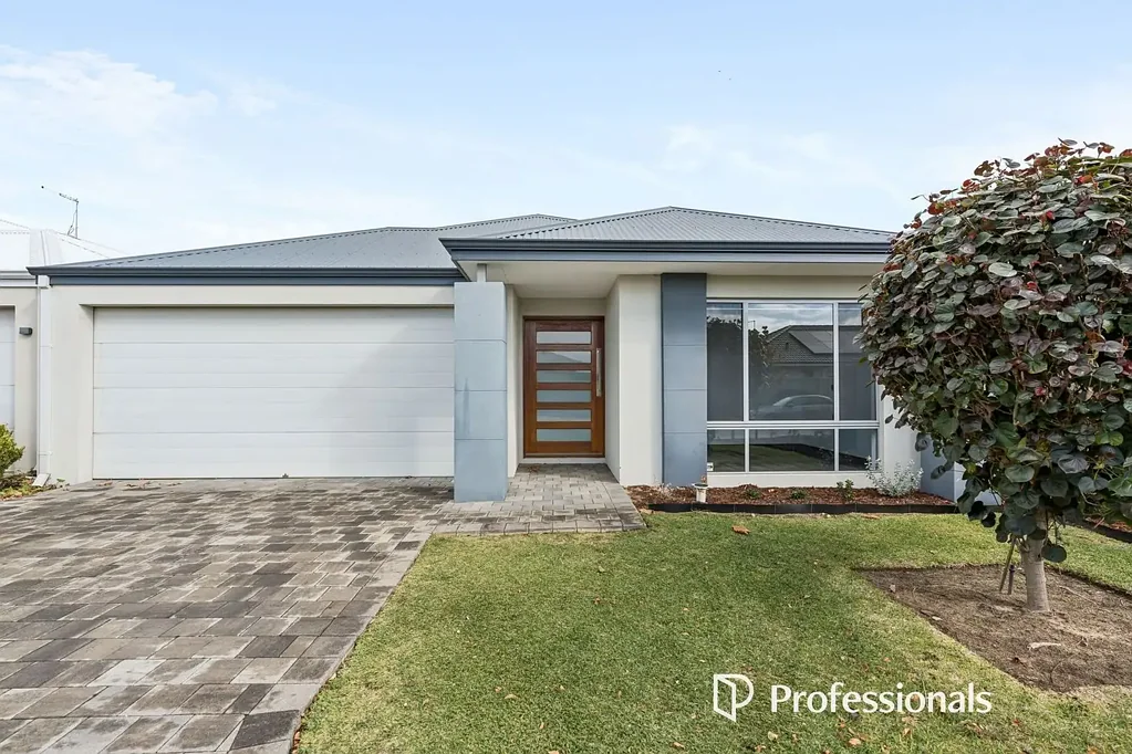 Contemporary Family Living in a Prime Location