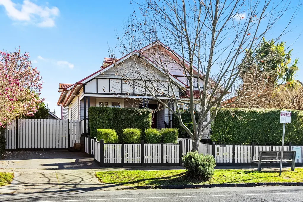 Ascot Vale 5कमरा Space, style and serenity in a riverside setting