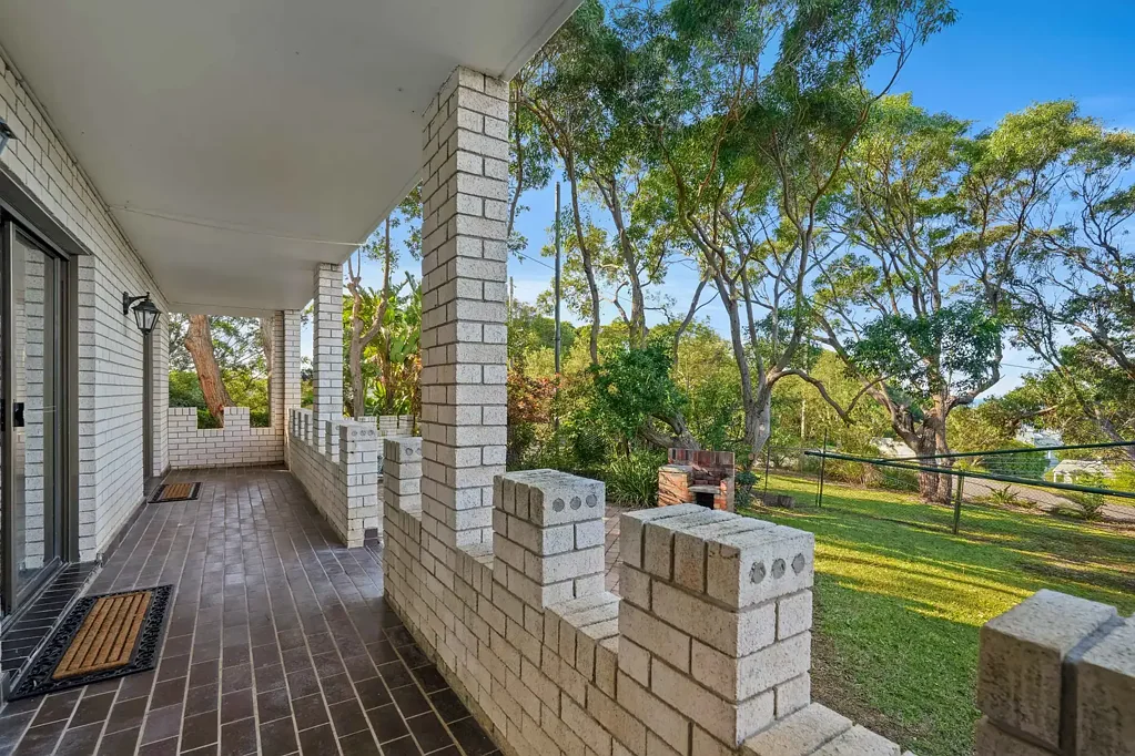 Beautifully refurbished home with bush and ocean views - Electricity, water and wifi internet included in rent