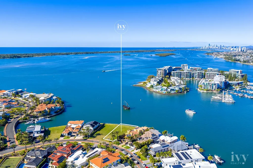 Paradise Point Panoramic Broadwater Views from a Coveted Waterfront Position