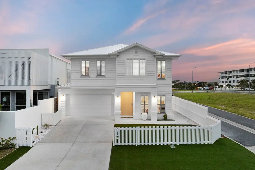 Casuarina 5房  Near-New & Generously Proportioned Beachside Family Home. Central Location.