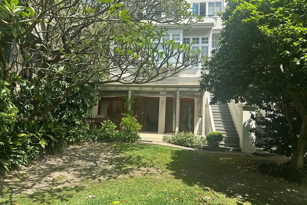 Stylish Harbourside Garden Apartment