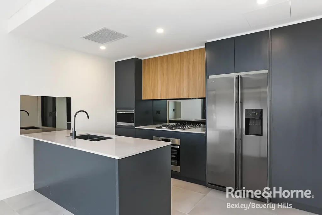 MODERN TWO BEDROOM ON THIRD FLOOR!