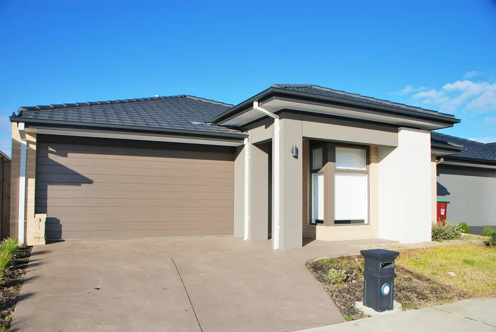 Four Bedrooms in Delaray Estate!!!!!