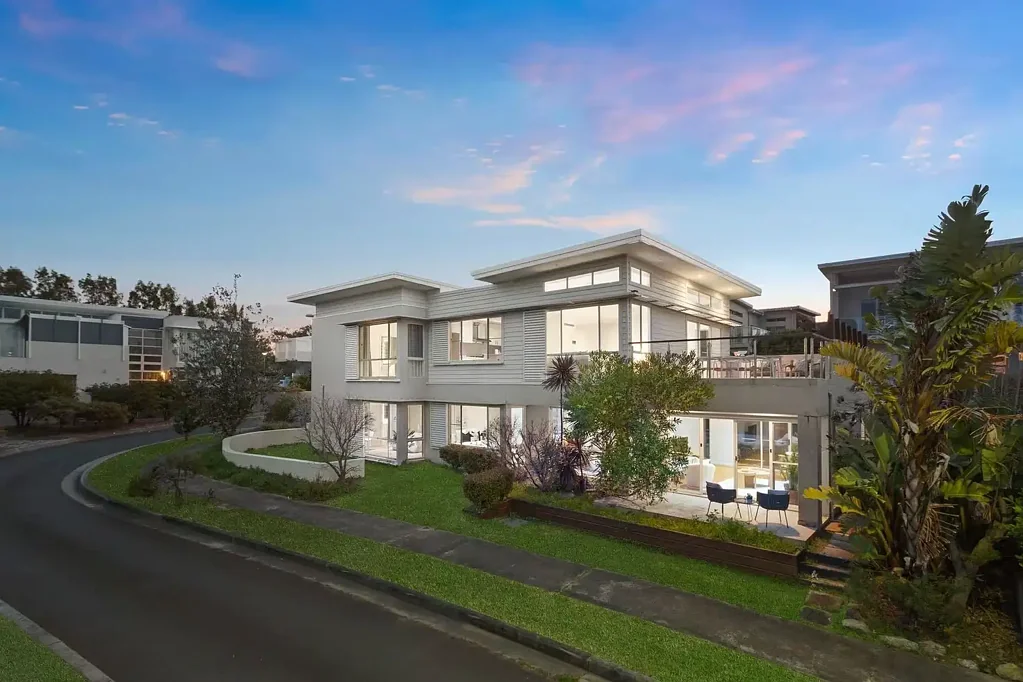 Little Bay 4Phòng ngủ Corner Block with Water and Golf Course View!