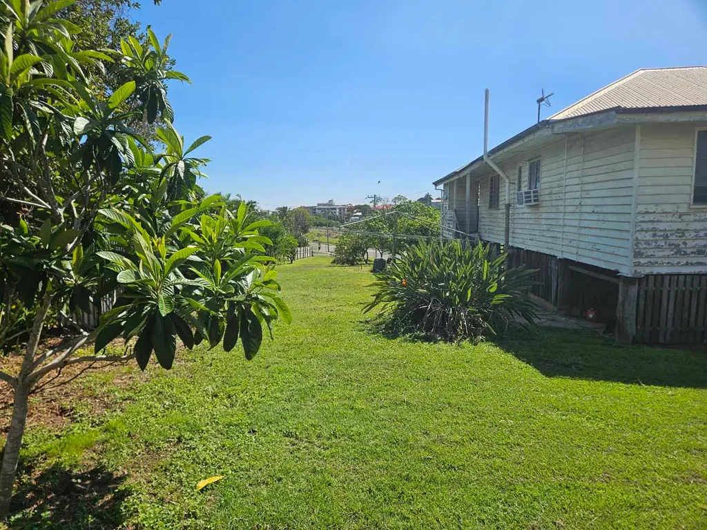 West Gladstone 3Moenga House and Land on 2 title deeds one vacant one with house.