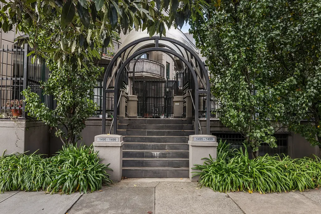Private and Picturesque Living!
