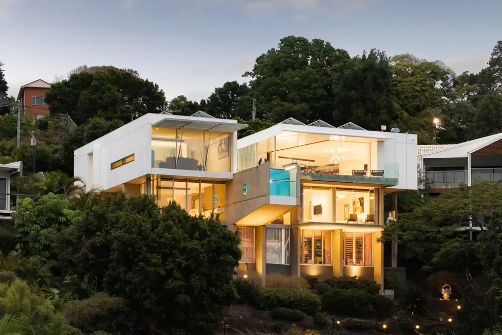 Buderim 4Zimmer Architectural Excellence with Panoramic Coastal Views