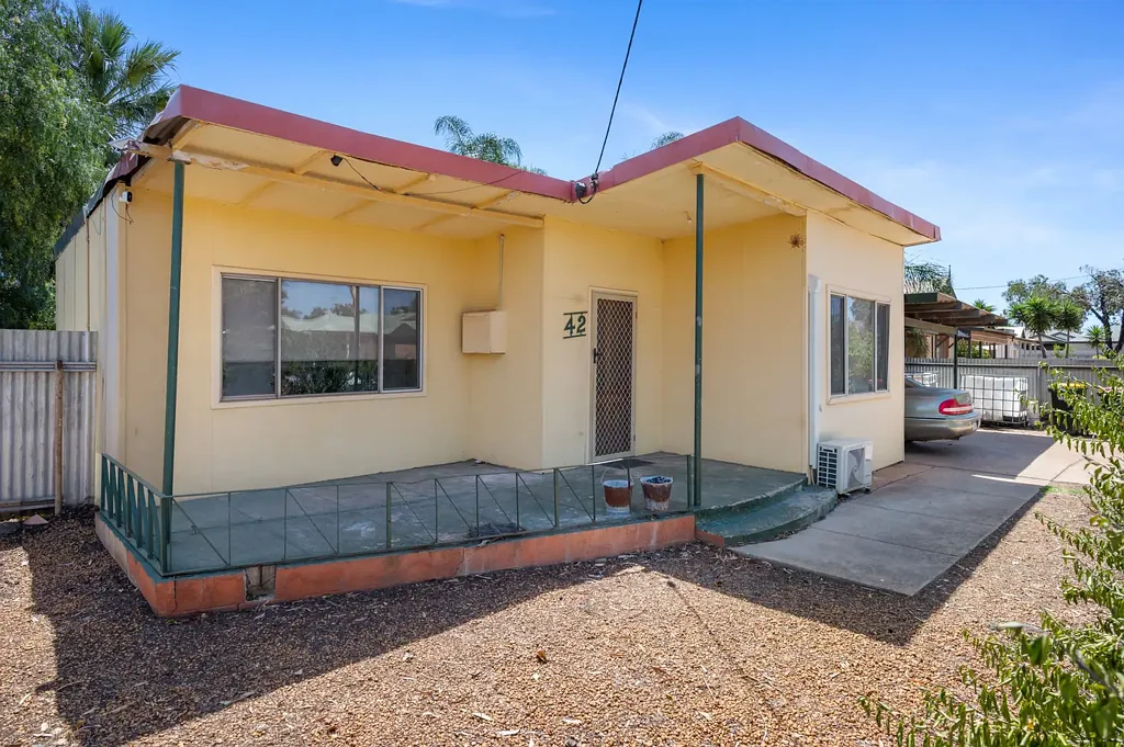 South Kalgoorlie 4 Bedroom Four Bedroom Home with a Shed & Pool!