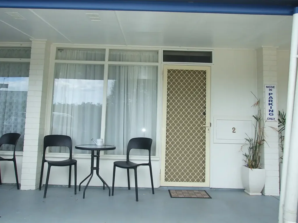 Short Term Bookings - Fully Furnished Bedsitter on the Macksville River