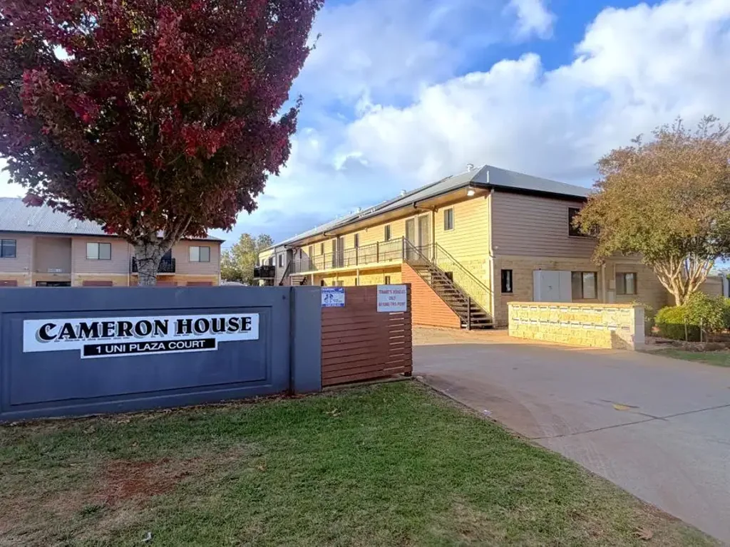 Fully Furnished Apartment Unit - Walk to USQ