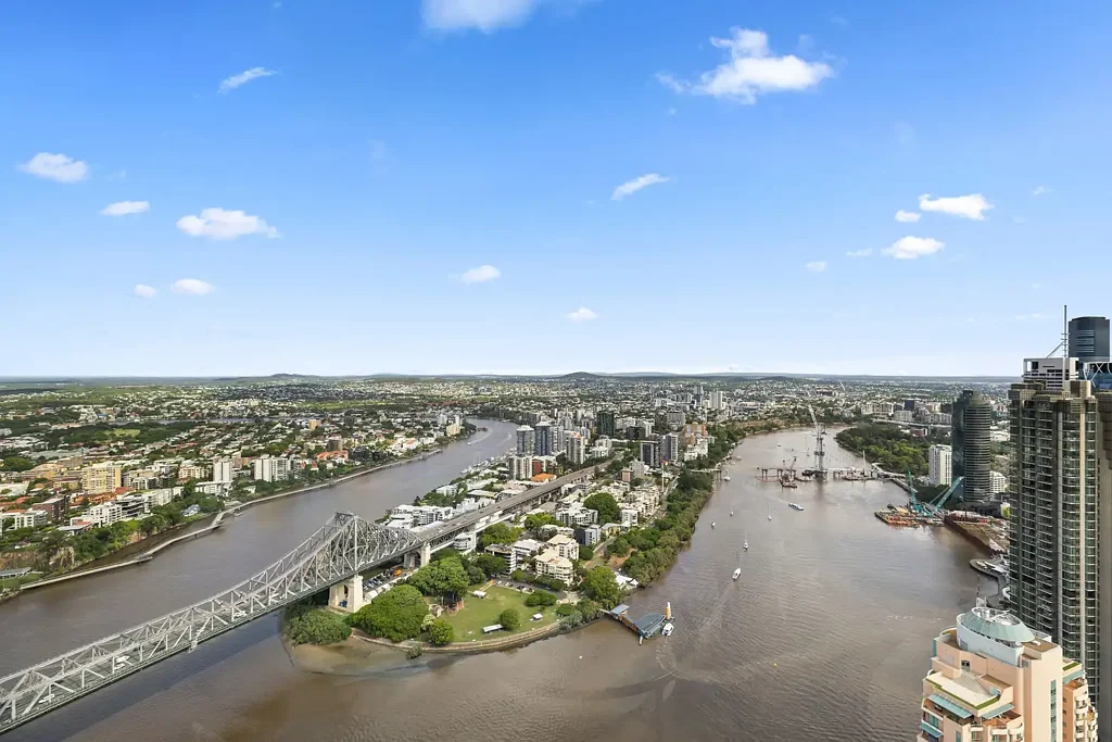FULLY FURNISHED APARTMENT IN INNER CITY- RIVER VIEWS