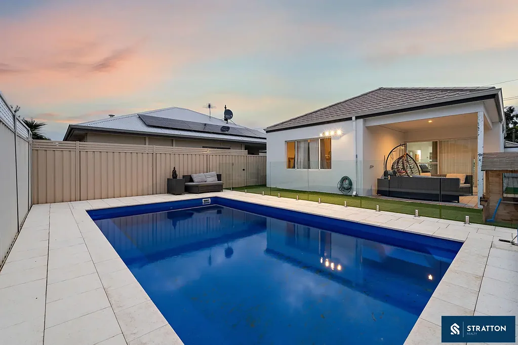 East Cannington 4Zimmer The Complete Family Package - 4x3, Games Room & Pool on 427sqm!