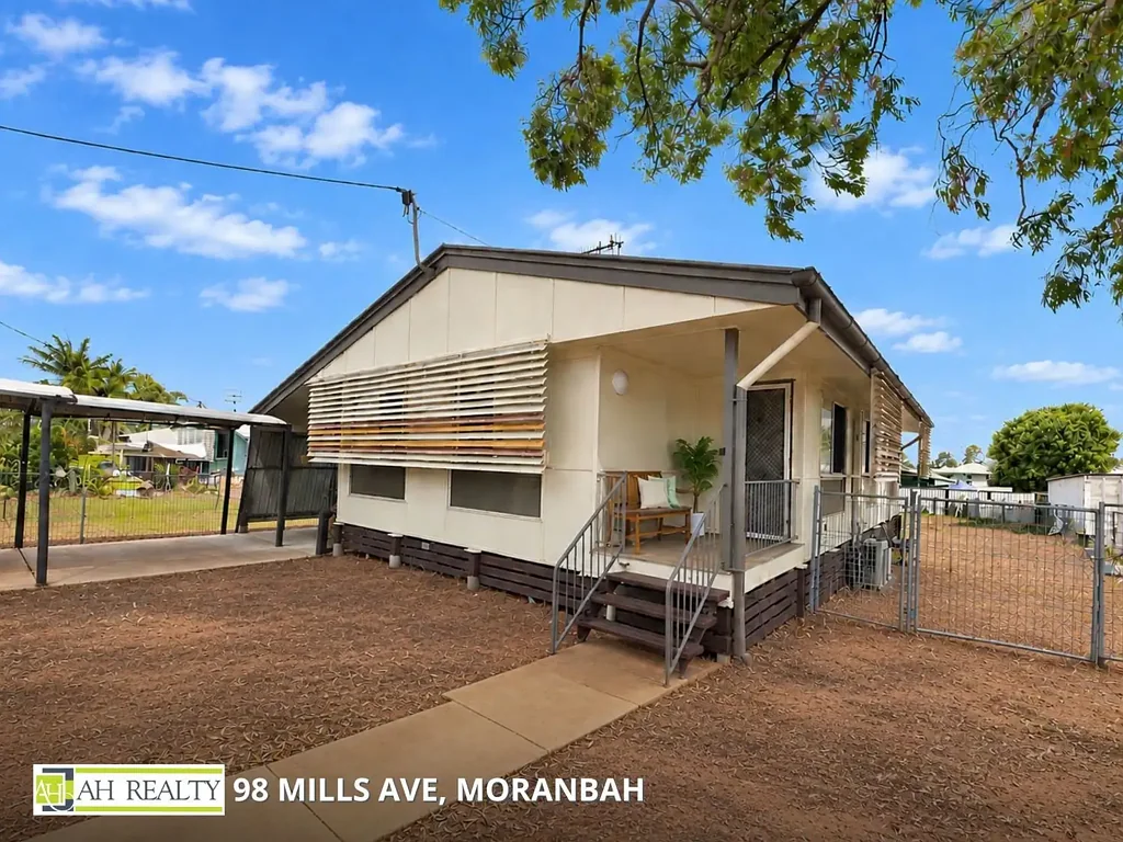 COMFORTABLE 3 BEDROOM, 1 BATHROOM HOME - LOCATED IN THE CENTRE OF MORANBAH!